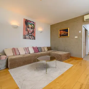 Luxury Eni On The West Coast Split